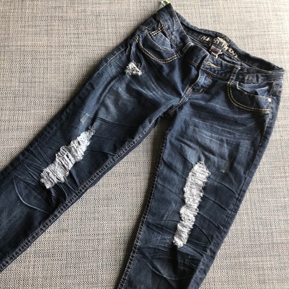 Ripped Jeans - Picture 1 of 2